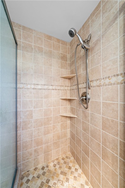 400 Faye Lane, Redondo Beach, California 90277, 4 Bedrooms Bedrooms, ,2 BathroomsBathrooms,Residential,Sold,Faye,SB21058245