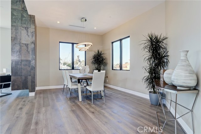 Picturesque dining room