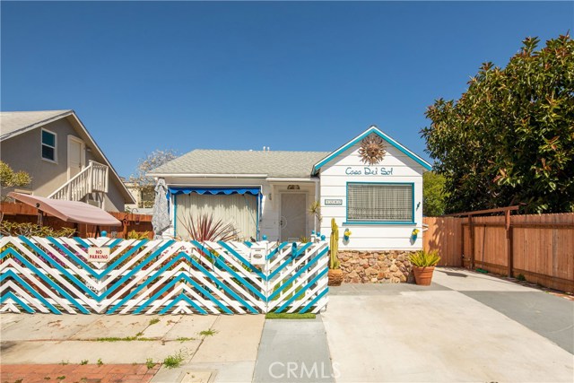 1040 Loma Drive, Hermosa Beach, California 90254, 3 Bedrooms Bedrooms, ,Residential,Sold,Loma,SB19091151