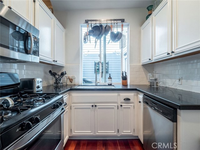 1304 12th Street, Manhattan Beach, California 90266, 2 Bedrooms Bedrooms, ,2 BathroomsBathrooms,Residential,Sold,12th,SB20056135