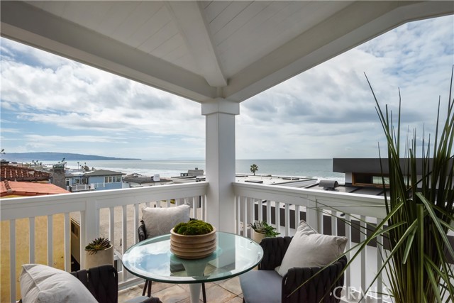 3213 Manhattan Avenue, Manhattan Beach, California 90266, 3 Bedrooms Bedrooms, ,3 BathroomsBathrooms,Residential,Sold,Manhattan,SB21049996