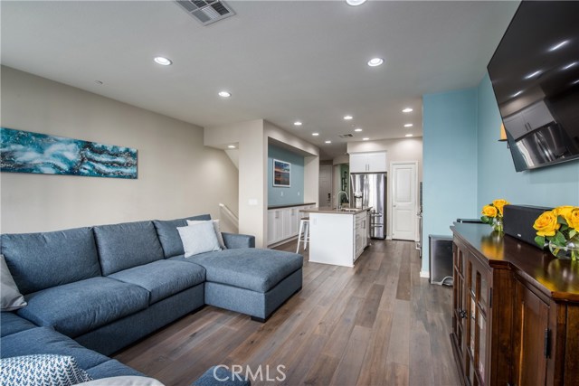 2 Bed Home for Sale in Hawthorne, California