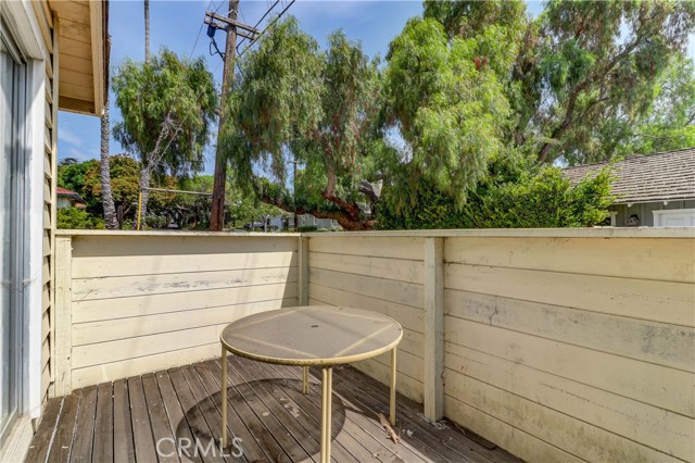 Outdoor dining area off the dining room