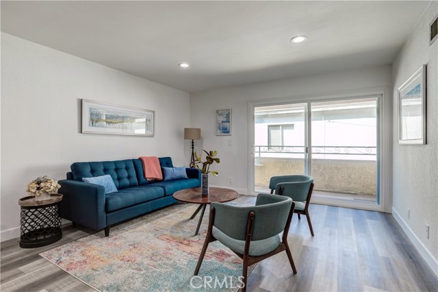 1320 12th Street, Manhattan Beach, California 90266, 2 Bedrooms Bedrooms, ,2 BathroomsBathrooms,Residential,Sold,12th,SB20186384