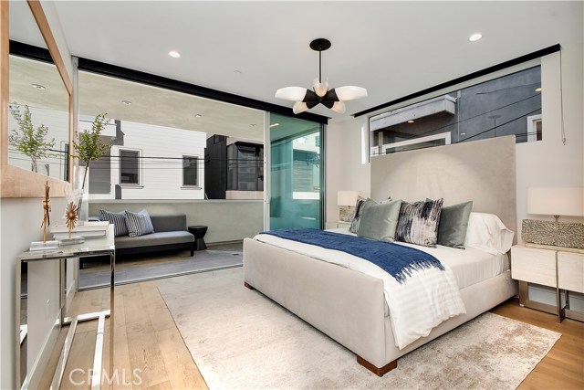 222 1st Place, Manhattan Beach, California 90266, 3 Bedrooms Bedrooms, ,3 BathroomsBathrooms,Residential,Sold,1st,SB19222616