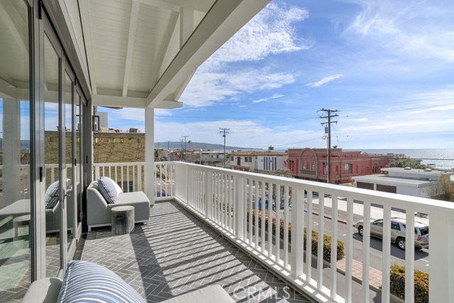 2824 Hermosa Avenue, Hermosa Beach, California 90254, 5 Bedrooms Bedrooms, ,2 BathroomsBathrooms,Residential,Sold,Hermosa,SB17058726