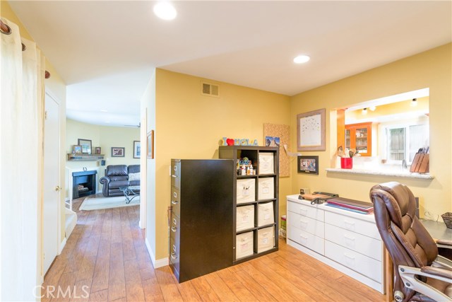 Den/Office Den/Office