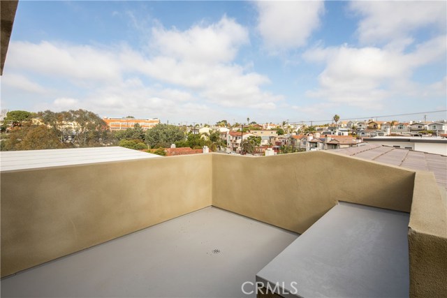 ROOF TOP DECK WITH CITY VIEW