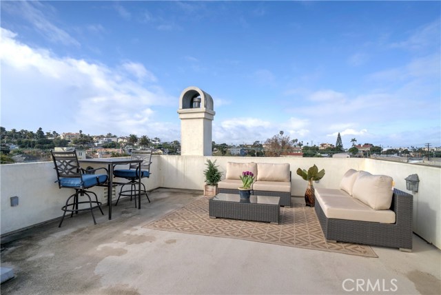 407 Juanita Avenue, Redondo Beach, California 90277, 5 Bedrooms Bedrooms, ,5 BathroomsBathrooms,Residential,Sold,Juanita,SB17259234