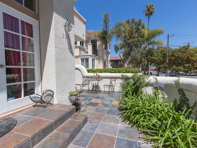225 Irena Avenue, Redondo Beach, California 90277, 4 Bedrooms Bedrooms, ,3 BathroomsBathrooms,Residential,Sold,Irena,SB20159740