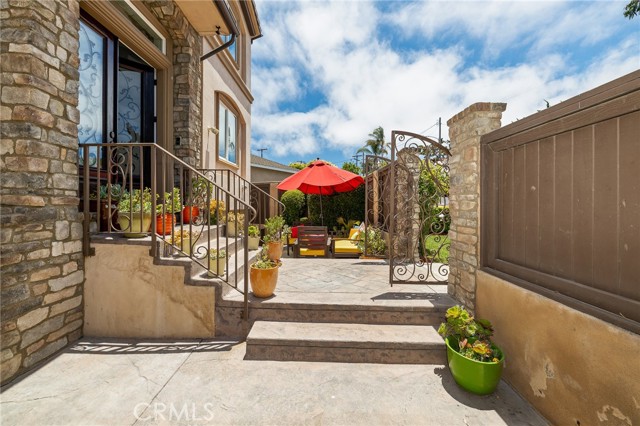 205 Irena Avenue, Redondo Beach, California 90277, 5 Bedrooms Bedrooms, ,3 BathroomsBathrooms,Residential,Sold,Irena,SB21116995