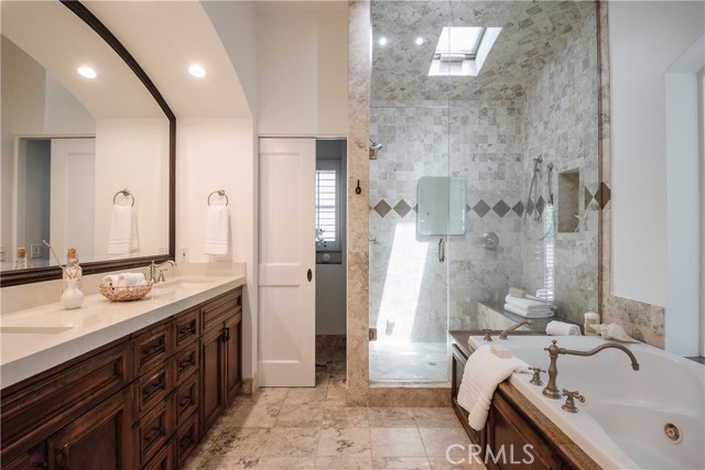 587 26th Street, Manhattan Beach, California 90266, 4 Bedrooms Bedrooms, ,3 BathroomsBathrooms,Residential,Sold,26th,SB21063366