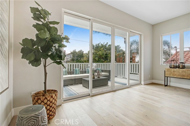 GREAT USE OF SPACE AND LIGHT & OPEN WINDOW CONCEPT