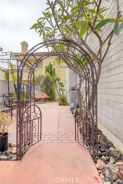 2612 Gates Avenue, Redondo Beach, California 90278, 2 Bedrooms Bedrooms, ,2 BathroomsBathrooms,Residential,Sold,Gates,SB21119373