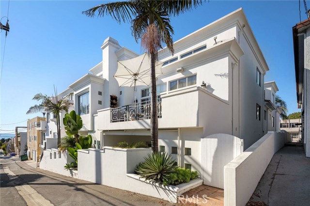 720 Manhattan Beach Boulevard, Manhattan Beach, California 90266, 2 Bedrooms Bedrooms, ,2 BathroomsBathrooms,Residential,Sold,Manhattan Beach,SB20242786