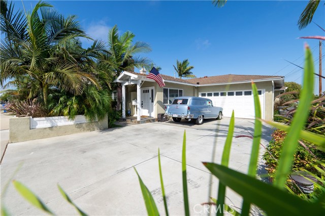 2201 Robinson Street, Redondo Beach, California 90278, 2 Bedrooms Bedrooms, ,1 BathroomBathrooms,Residential,Sold,Robinson,SB20178302
