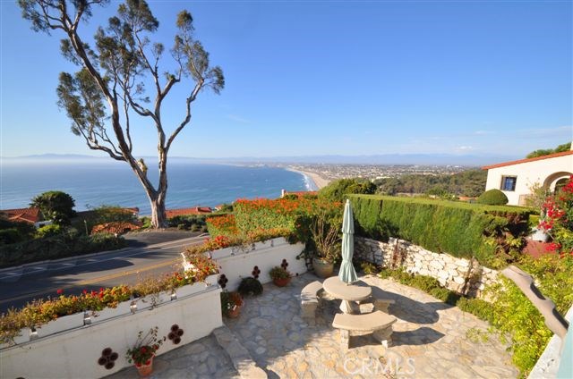 640 Via Del Monte, Palos Verdes Estates, California 90274, 3 Bedrooms Bedrooms, ,2 BathroomsBathrooms,Residential,Sold,Via Del Monte,PV17143780