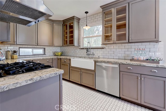 2613 Spreckels Lane, Redondo Beach, California 90278, 2 Bedrooms Bedrooms, ,2 BathroomsBathrooms,Residential,Sold,Spreckels,SB19175315