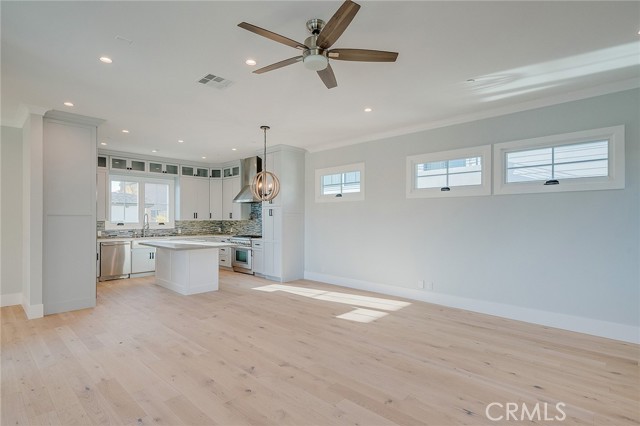 1920 Gates Ave, Redondo Beach, California 90278, 4 Bedrooms Bedrooms, ,4 BathroomsBathrooms,Residential,Sold,Gates Ave,SB21054568