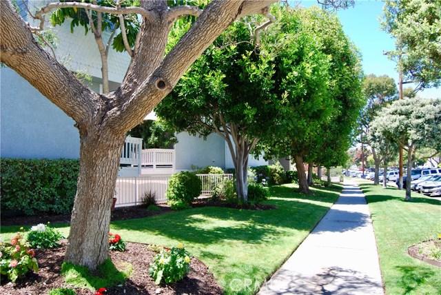 103 Broadway, Redondo Beach, California 90277, 2 Bedrooms Bedrooms, ,2 BathroomsBathrooms,Residential,Sold,Broadway,SB17146325