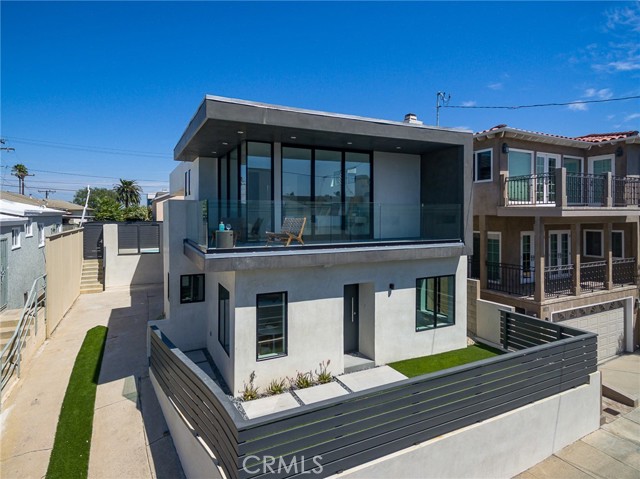 1017 8th Street, Hermosa Beach, California 90254, 3 Bedrooms Bedrooms, ,2 BathroomsBathrooms,Residential,Sold,8th,SB21081881