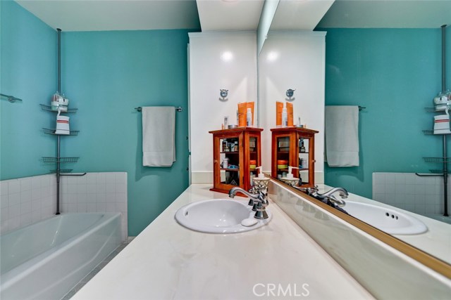 105 Irena Avenue, Redondo Beach, California 90277, 3 Bedrooms Bedrooms, ,3 BathroomsBathrooms,Residential,Sold,Irena,SB18189275