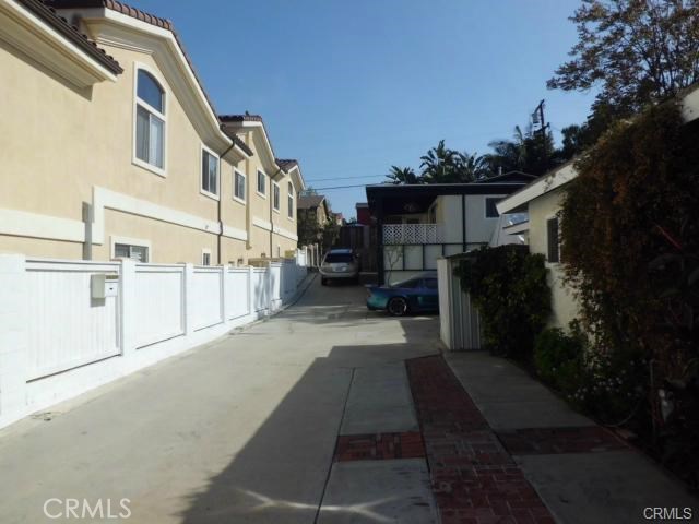 left driveway from front to rear