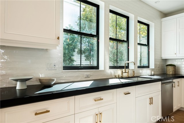 856 14th Street, Manhattan Beach, California 90266, 5 Bedrooms Bedrooms, ,5 BathroomsBathrooms,Residential,Sold,14th,SB18245508