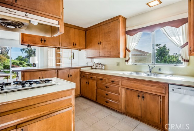 713 Cloyden Square, Palos Verdes Estates, California 90274, 3 Bedrooms Bedrooms, ,2 BathroomsBathrooms,Residential,Sold,Cloyden,SB17088498