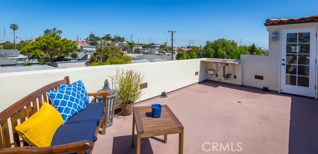 618 Maria Avenue, Redondo Beach, California 90277, 4 Bedrooms Bedrooms, ,2 BathroomsBathrooms,Residential,Sold,Maria,SB17056583