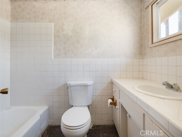 562 31st Street, Manhattan Beach, California 90266, 4 Bedrooms Bedrooms, ,3 BathroomsBathrooms,Residential,Sold,31st,SB21032362