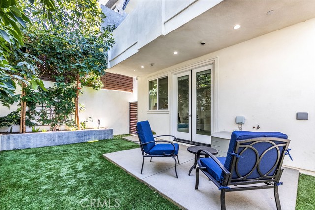 Well laid turf keeps this backyard area 