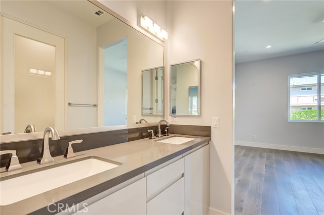 1922 Vanderbilt Lane, Redondo Beach, California 90278, 5 Bedrooms Bedrooms, ,5 BathroomsBathrooms,Residential,Sold,Vanderbilt,PV19214347