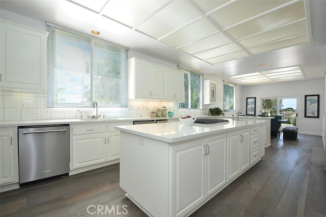 Kitchen Opens to Casual Dining Area