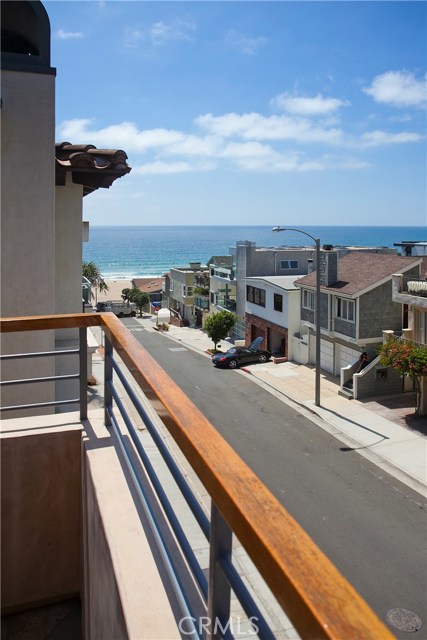 204 21st Street, Manhattan Beach, California 90266, 3 Bedrooms Bedrooms, ,3 BathroomsBathrooms,Residential,Sold,21st,SB17096541