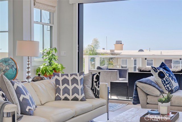 304 3rd Street, Manhattan Beach, California 90266, 4 Bedrooms Bedrooms, ,3 BathroomsBathrooms,Residential,Sold,3rd,SB19234721