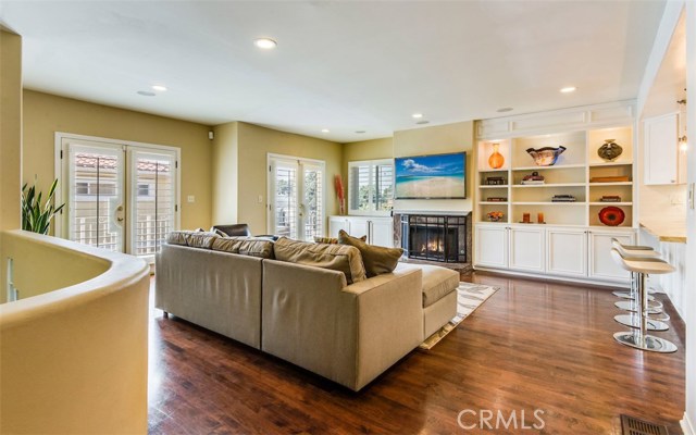 202 Lucia Avenue, Redondo Beach, California 90277, 4 Bedrooms Bedrooms, ,3 BathroomsBathrooms,Residential,Sold,Lucia,PV17247828