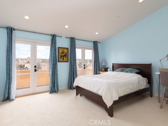 314 Avenue D, Redondo Beach, California 90277, 5 Bedrooms Bedrooms, ,5 BathroomsBathrooms,Residential,Sold,Avenue D,SB20083856