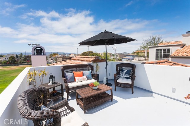 506 11th Street, Hermosa Beach, California 90254, 3 Bedrooms Bedrooms, ,2 BathroomsBathrooms,Residential,Sold,11th,SB19039809