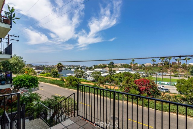 1720 Ardmore Avenue, Hermosa Beach, California 90254, 2 Bedrooms Bedrooms, ,2 BathroomsBathrooms,Residential,Sold,Ardmore,SB19180465