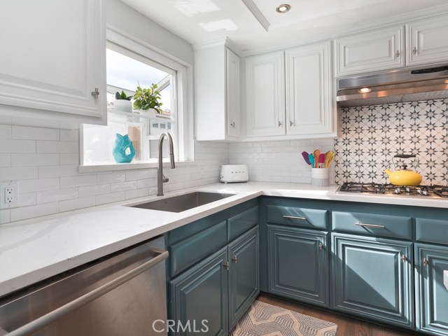 711 Irena Avenue, Redondo Beach, California 90277, 4 Bedrooms Bedrooms, ,2 BathroomsBathrooms,Residential,Sold,Irena,SB19226574