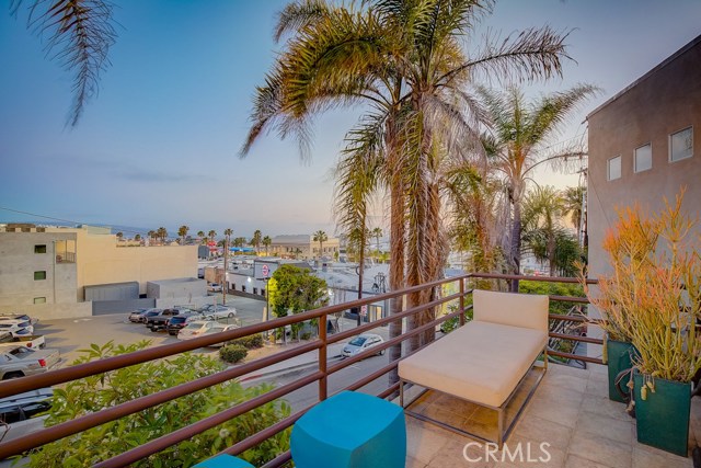 1401 Manhattan Avenue, Hermosa Beach, California 90254, 4 Bedrooms Bedrooms, ,3 BathroomsBathrooms,Residential,Sold,Manhattan,SB19160041