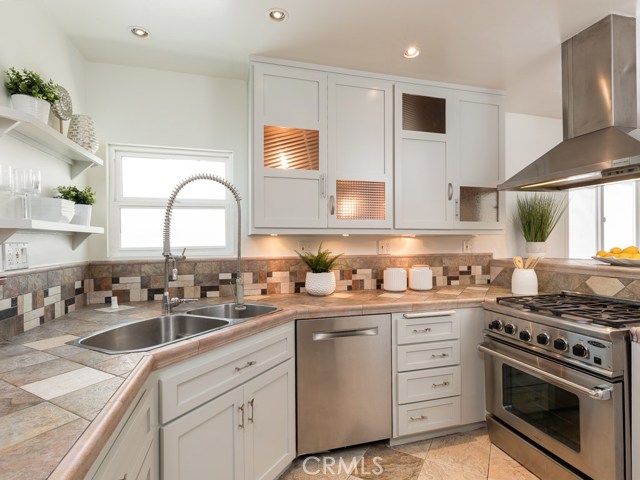 1136 2nd Street, Hermosa Beach, California 90254, 4 Bedrooms Bedrooms, ,3 BathroomsBathrooms,Residential,Sold,2nd,SB19115231