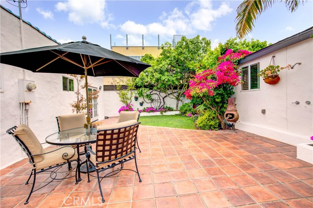 1236 3rd Street, Hermosa Beach, California 90254, 2 Bedrooms Bedrooms, ,Residential,Sold,3rd,SB19113677