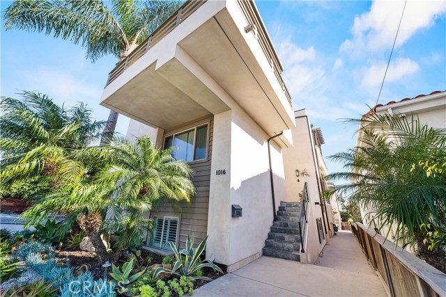 1016 17th Street, Hermosa Beach, California 90254, 4 Bedrooms Bedrooms, ,3 BathroomsBathrooms,Residential,Sold,17th,SB21027455