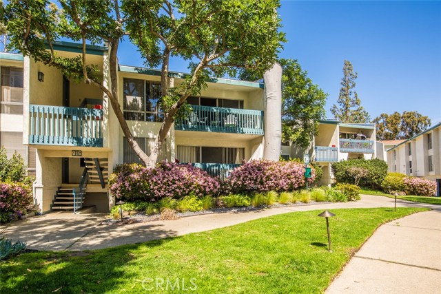 816 Camino Real, Redondo Beach, California 90277, 2 Bedrooms Bedrooms, ,2 BathroomsBathrooms,Residential,Sold,Camino Real,SB17064345