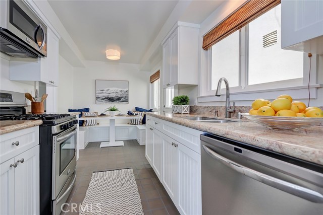 323 29th Street, Manhattan Beach, California 90266, 4 Bedrooms Bedrooms, ,3 BathroomsBathrooms,Residential,Sold,29th,SB19246067