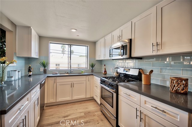 512 Esplanade, Redondo Beach, California 90277, 2 Bedrooms Bedrooms, ,2 BathroomsBathrooms,Residential,Sold,Esplanade,IN17223458