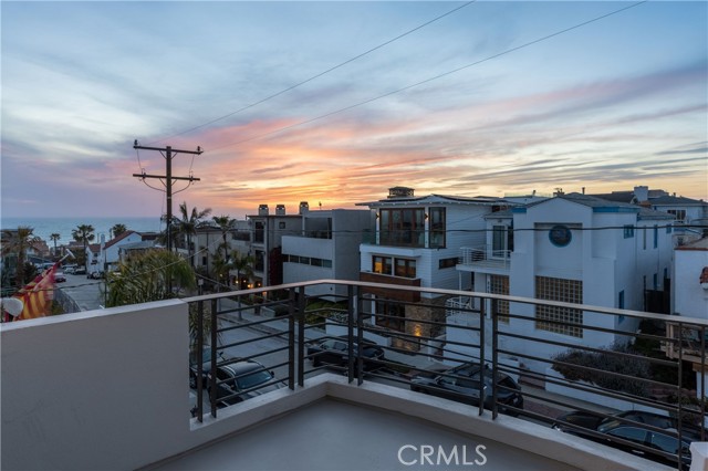 316 26th Street, Hermosa Beach, California 90254, 4 Bedrooms Bedrooms, ,2 BathroomsBathrooms,Residential,Sold,26th,SB21076670