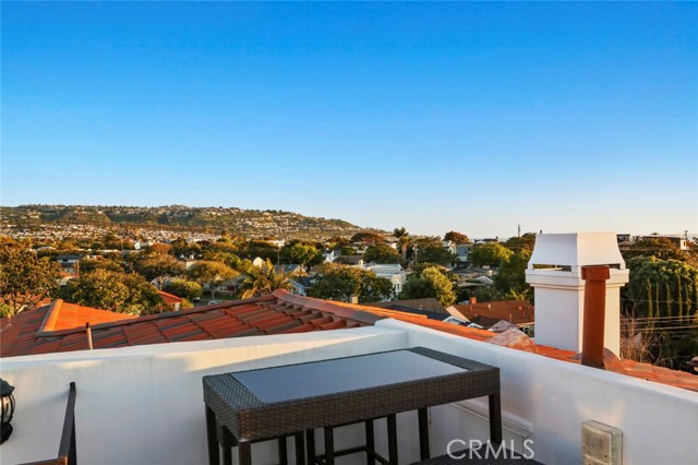 700 Avenue C, Redondo Beach, California 90277, 5 Bedrooms Bedrooms, ,5 BathroomsBathrooms,Residential,Sold,Avenue C,SB19123719